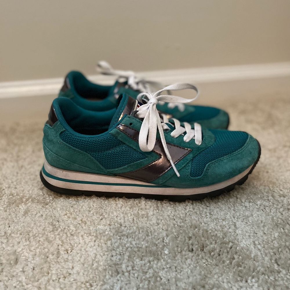 Rare Brooks Retro Sneakers - Women Size 8